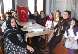 Sarı Gelin Erzurum Türküsüdür..